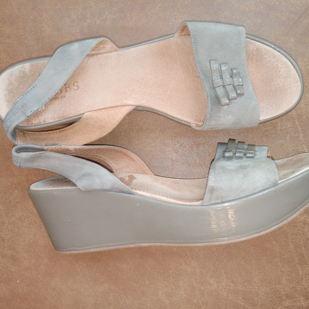 Gray Wedge Platform Shoes with Modern Design